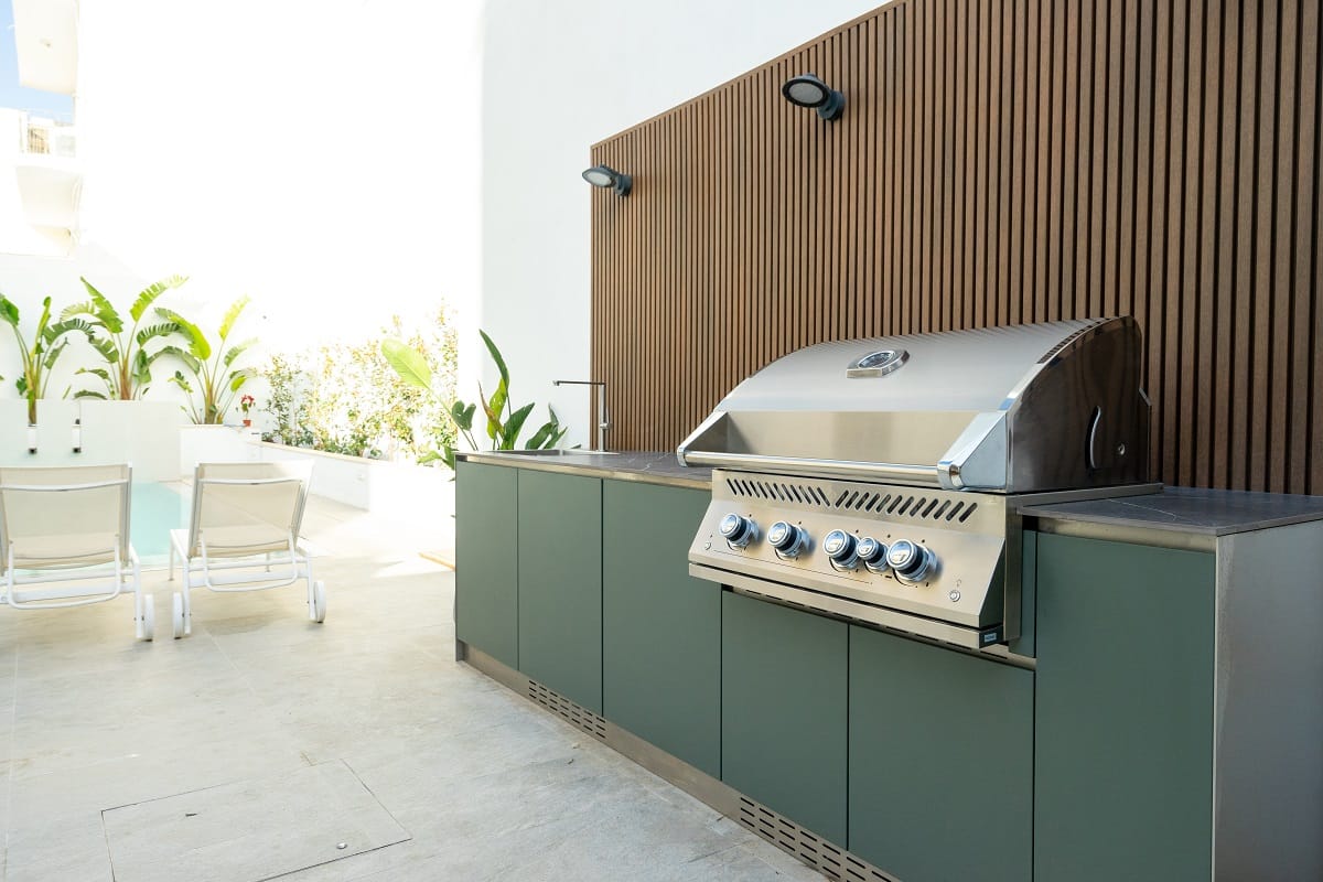 f388dbbf-2806-1122-f875-3151564cc45c