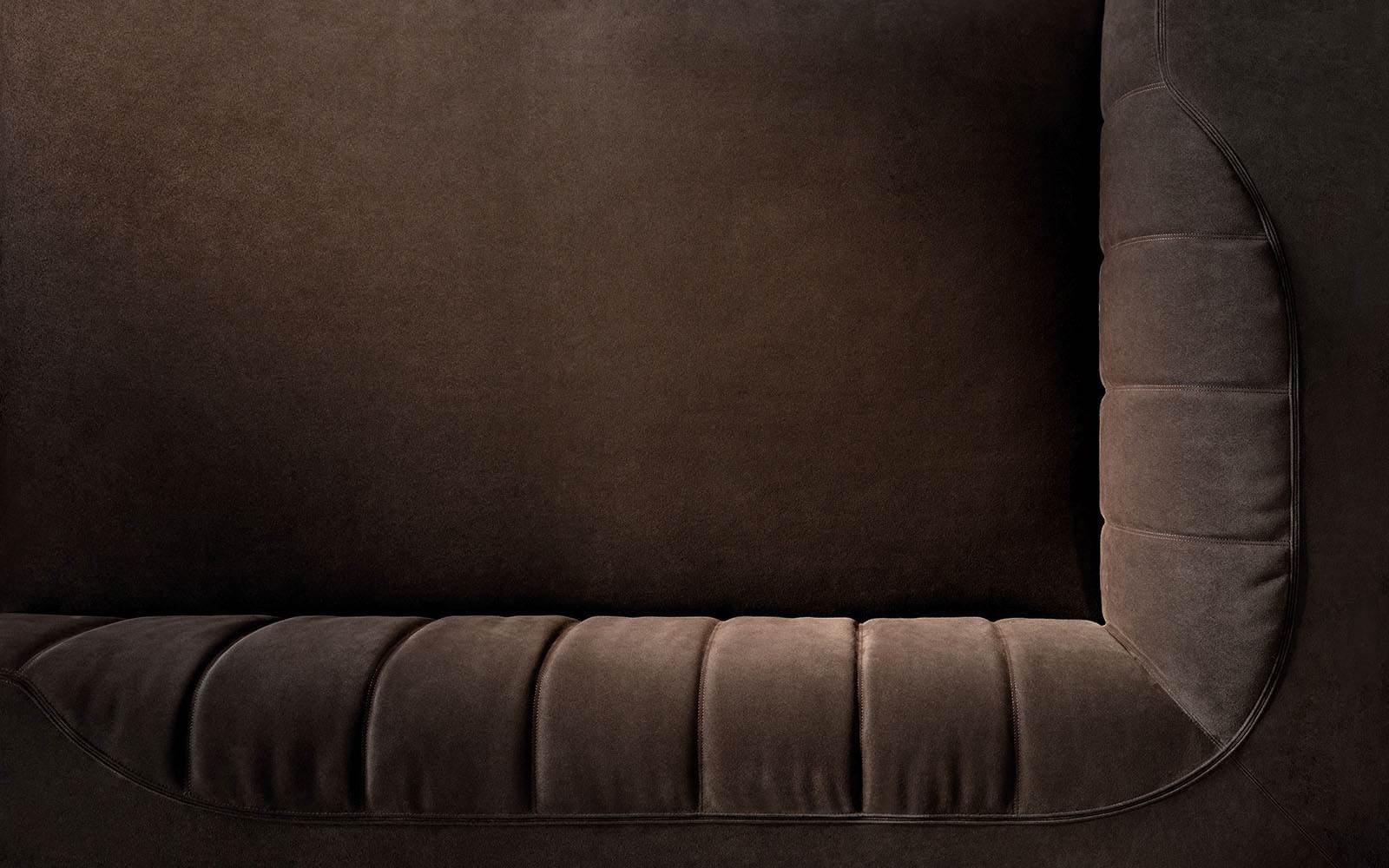 Read more about the article MINOTTI: TEXTILE & LEATHER COLLECTION 2025 BETWEEN TRADITION AND AVANT-GARDE
